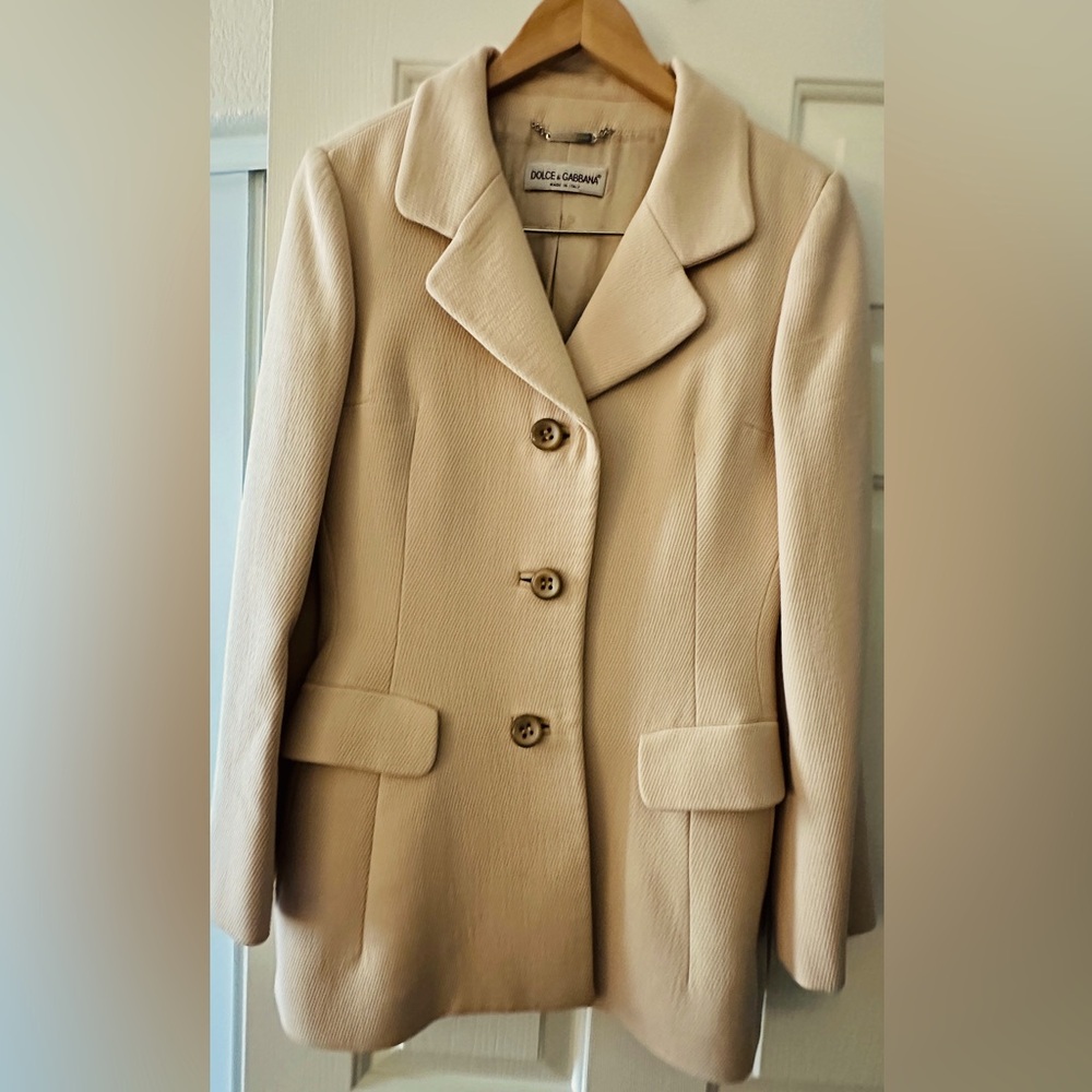 D&G women’s suit. I purchased this in Italy 5 years ago. I wore it twice.